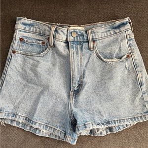 Abercrombie high rise mom short. Size 26